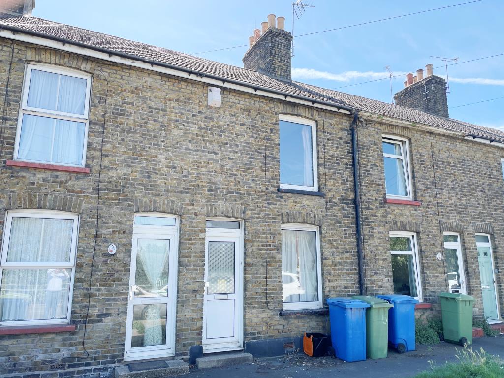 Lot: 162 - TERRACE HOUSE FOR REFURBISHMENT - Mid-terraced house